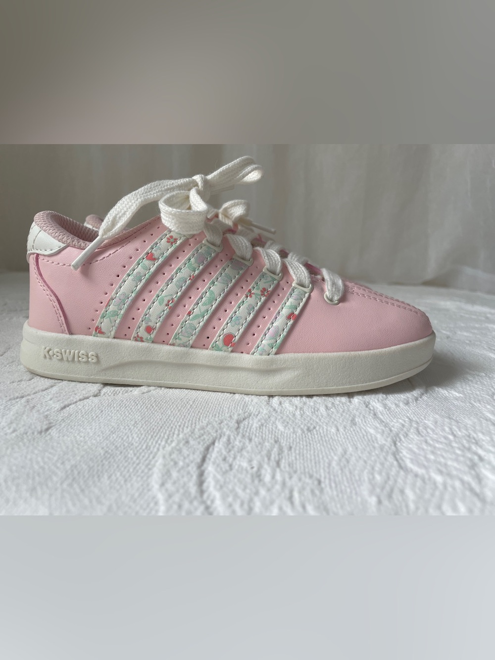 K-Swiss Toddler Girls Pink Floral Stripe Sneakers like new girl size 13